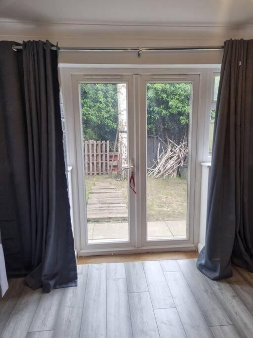 Maidstone Villa 3 Bedroom Free Sports Channels,Parking Sleeps 7 Ngoại thất bức ảnh
