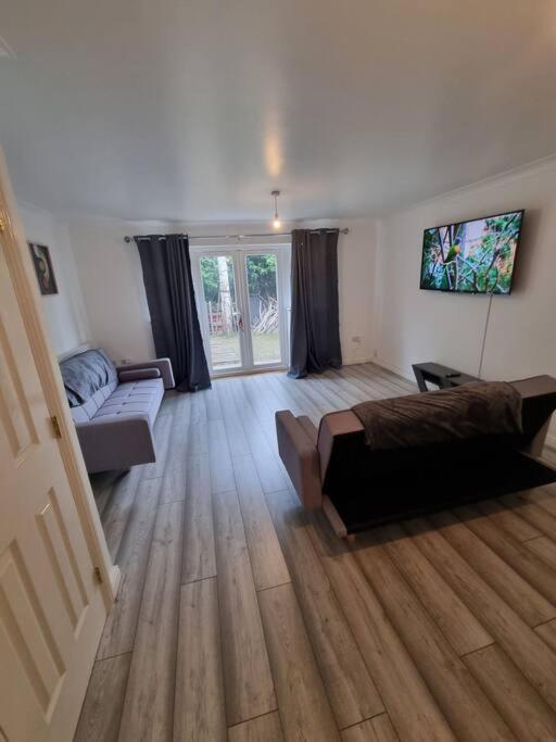 Maidstone Villa 3 Bedroom Free Sports Channels,Parking Sleeps 7 Ngoại thất bức ảnh