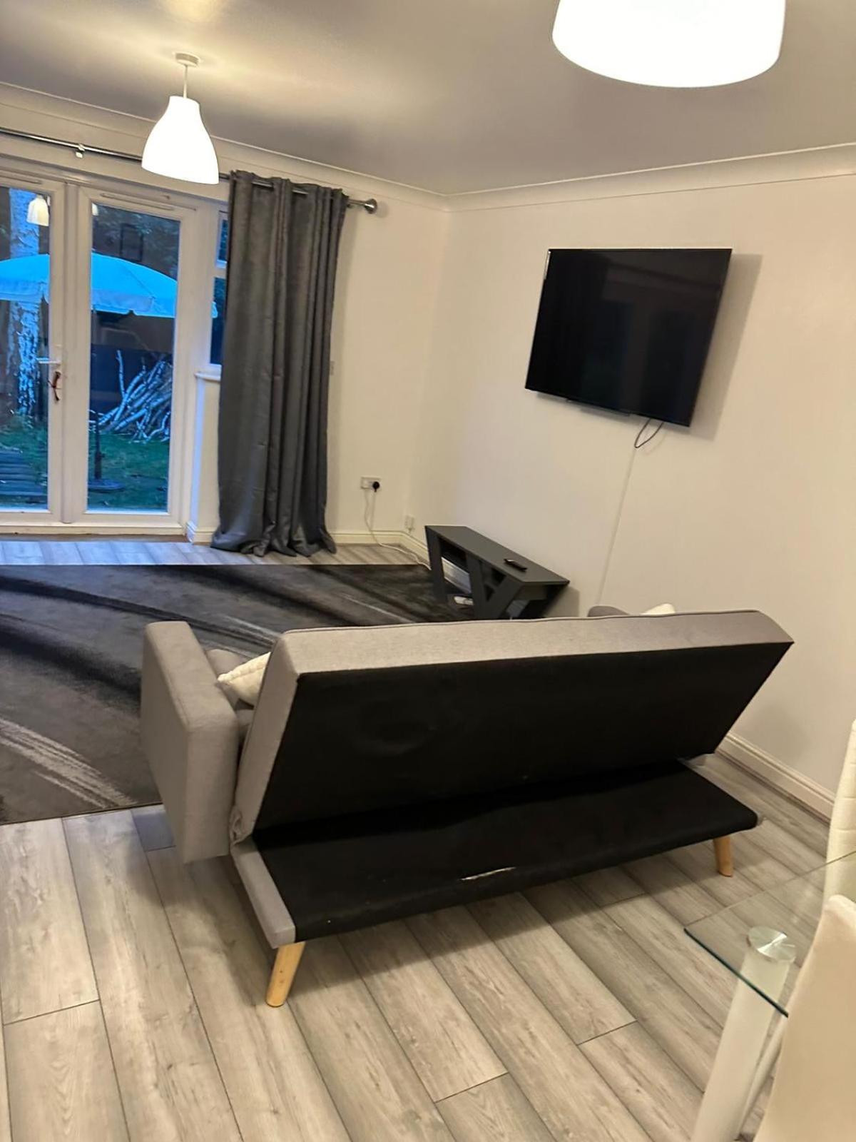 Maidstone Villa 3 Bedroom Free Sports Channels,Parking Sleeps 7 Ngoại thất bức ảnh